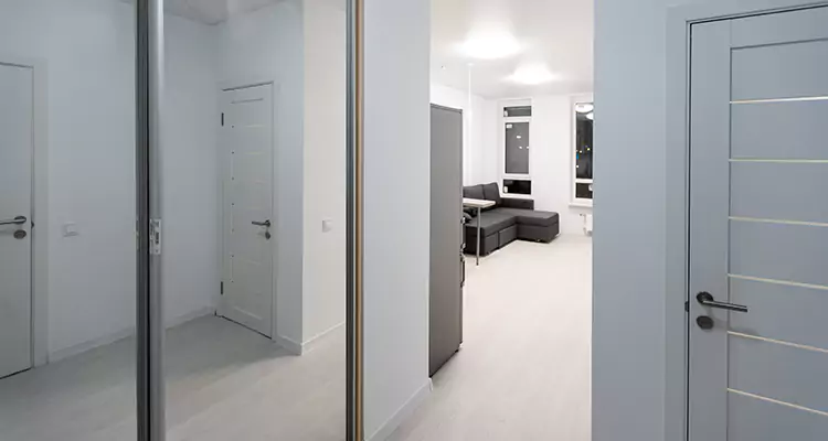 Modern Mirrored Closet Doors Repair in Alafaya, FL